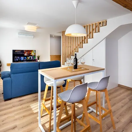 Living Albayzin. Parking & Wifi Apartment