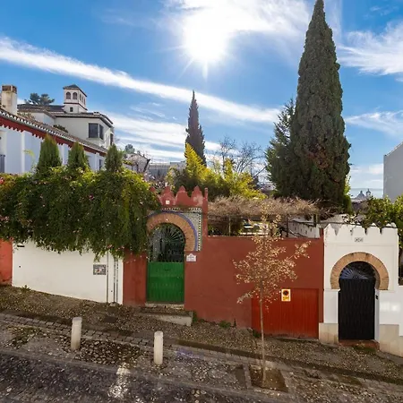 Living Albayzin. Parking & Wifi Apartment